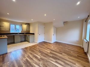 kitchen lounge- click for photo gallery